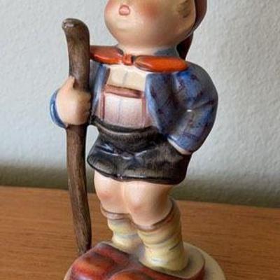 Hummel 6” Figurine Goebel Germany #16/1 Bee Mark * LITTLE HIKER
