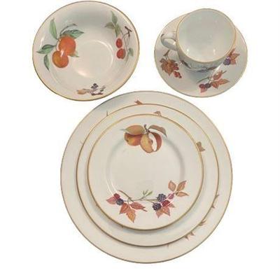 Lot 151   
Evesham, Royal Worcester 1961 Six(6) Piece Service for Six (6)
