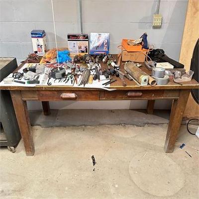 Lot 600-246   0 Bid(s)
Large Tool Collection with Quarter Sawn Oak Table