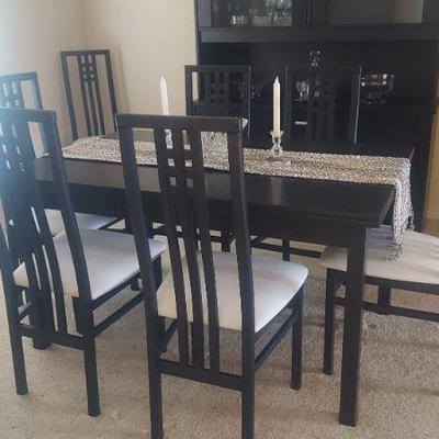 Gangso Expanding Dining Table with 8 chairs