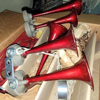 Ferrari/Maserati Vintage Car horns (1960s-1970s) . Plays Sole Mio. NEW