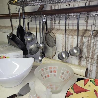 Tons of kitchen ware, commercial & household