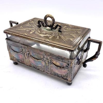 Decorative Henneberg  Warszawa silver plated box w/ cover