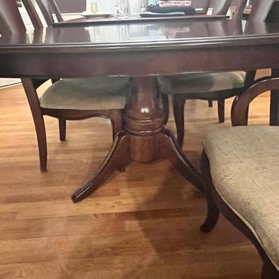 Dining room pedestal table