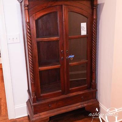 China Cabinet / Perfect for bathroom for towels too