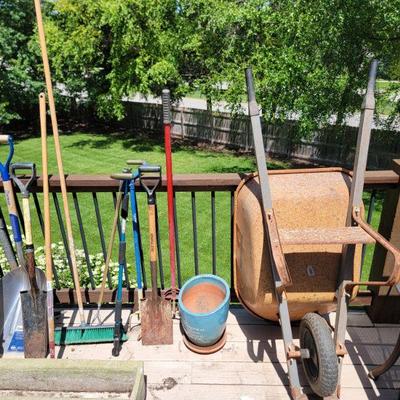 Yard sale photo in Overland Park, KS