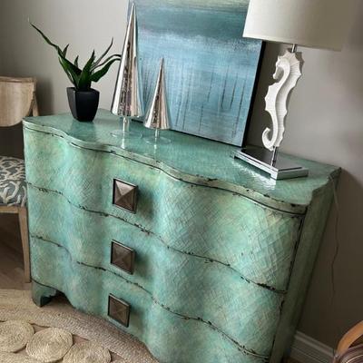 Hooker Crackle Chest 