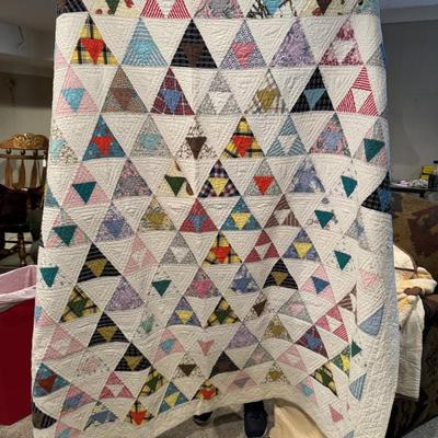 Twin size quilt - great condition 