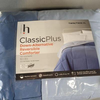 Lot 304 | Twin/Twin XL Down-Alternative Reversible Comforter