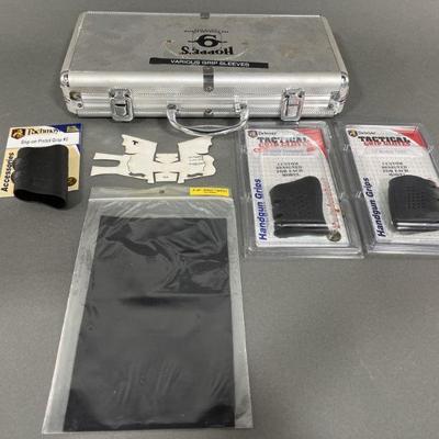Lot 6 | Set of Grips for Handguns in Aluminum Case