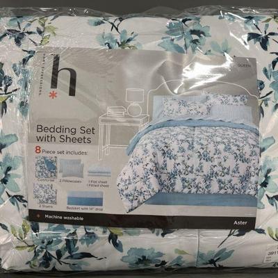 Lot 174 | Home Expressions Queen Bedding Set with Sheets