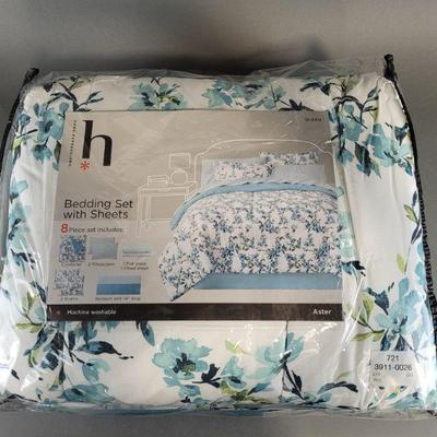 Lot 282 | Queen 8 Piece Bedding Set with Sheets, New