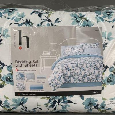 Lot 190 | Home Expressions Full Bedding Set with Sheets