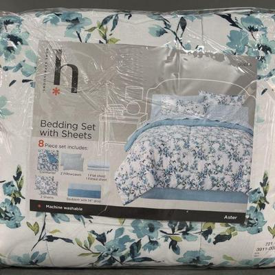 Lot 182 | Home Expressions Queen Bedding Set with Sheets
