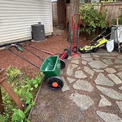 Yard sale photo in Lake Oswego, OR