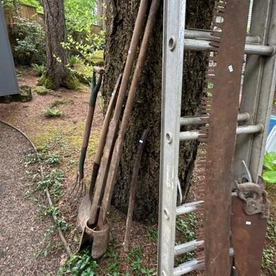 Yard sale photo in Lake Oswego, OR