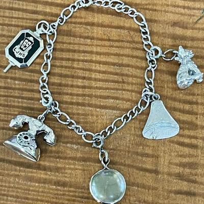 Vintage Sterling Silver 7 Inch Charm Bracelet - Total Weight 21 Grams