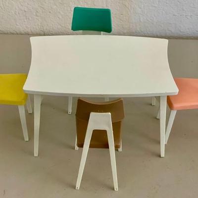 1960's Deluxe Barbie Dream House Dining Table With Chairs