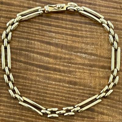 375 - 10K Gold Link 7.5 Inch Bracelet - Total Weight 7.1 Grams 