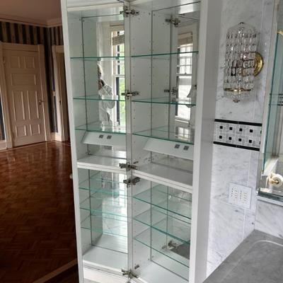Interior of the bath cabinet