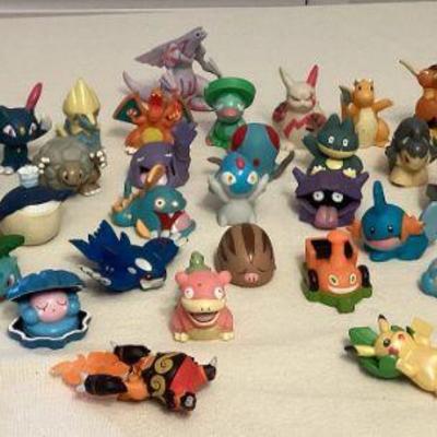 MMF007 Over 45 Collectible Pokémon Figures 