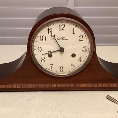 MMF076 Seth Thomas Mantle Clock With Key
