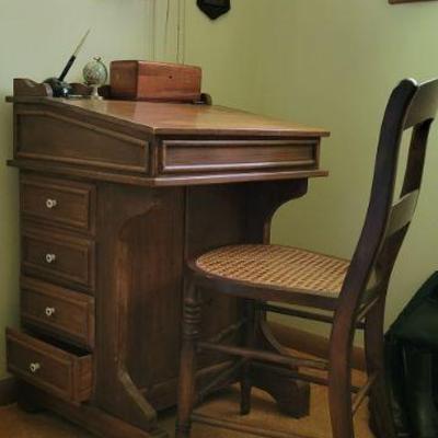 Writing desk with 8 Drawers 