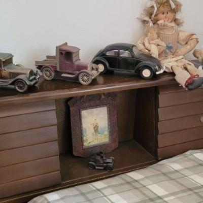 Cars on a single bed