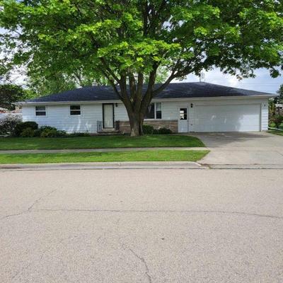 Yard sale photo in Neenah, WI