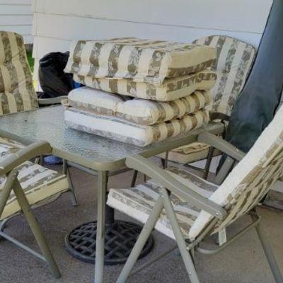 Nice New Patio Set and Cushions 