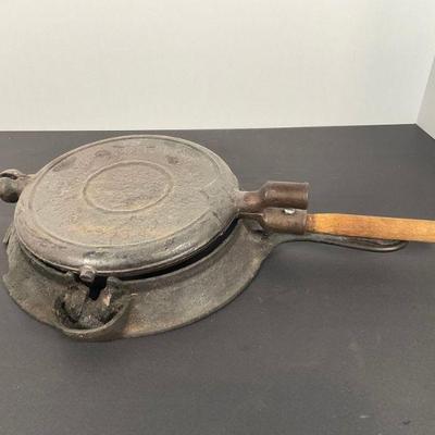 Antique griswold Waffle Iron