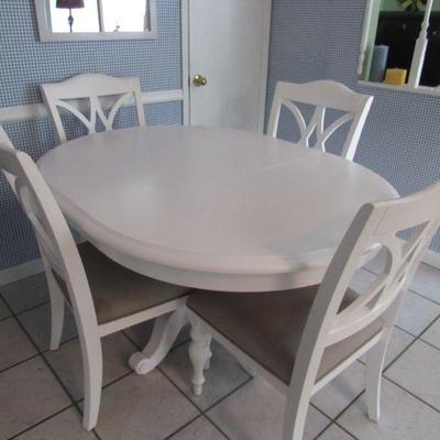 Nice Kitchen table with 4 chairs