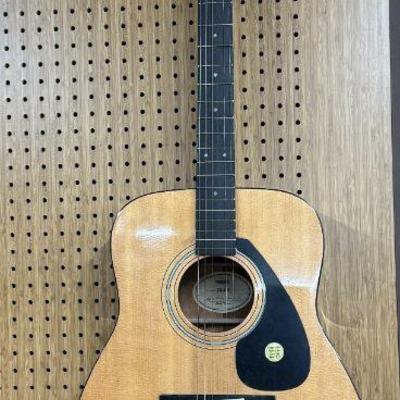 Yamaha Acoustic Guitar - straight neck ex conditon! 