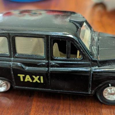 Well die-cast London taxi