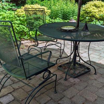 Wr.. Iron dining table/umbrella & 2 chairs