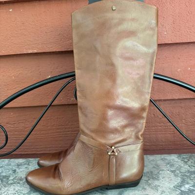 Vintage Etienne Aigner brown riding style leather boots, size 8 1/2