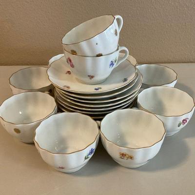 Arabia/Finland Cups & Saucers