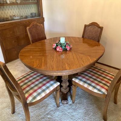 Dining room table + 2 leaves & 6 upholstered chairs 