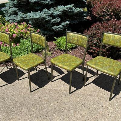 Vintage: 4 unique fold-up chairs and matching green card table