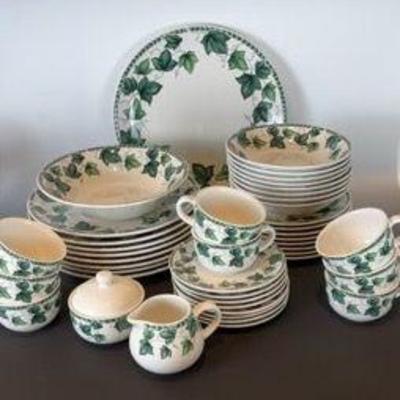 Vine Ceramic Dinnerware Set (8 Pc)