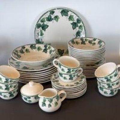 Vine Ceramic Dinnerware Set (8 Pc)