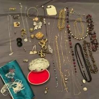 Lots of Jewelry