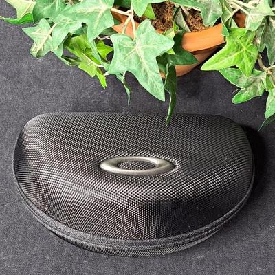 Oakley Clam Soft Shell Sunglass Case