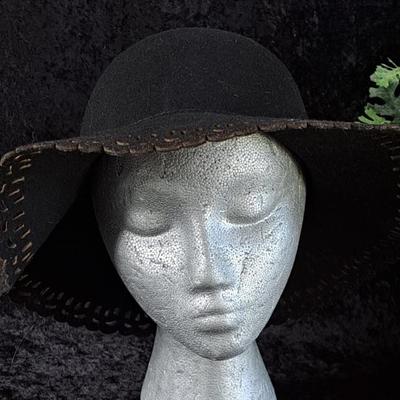 Stylish Ladies' Black Wool Hat Made In Italy