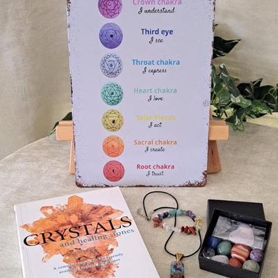 Chakra Collection: Stones And Crystals, Metal Chakra Sign, Pendant And Bracelet & Crystals Book 