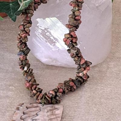 Beautiful MOP Pendant On Natural Stone Chip Necklace