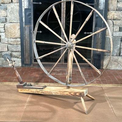 ANTIQUE SPINNING WHEEL | Antique wood spinning wheel with all original pieces - l. 68 x w. 20 x h. 57.5 in

