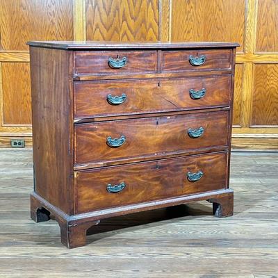 CHIPPENDALE CHEST OF DRAWERS | Having 2 drawers over 3 graduated full-width drawers with shell form brass pulls. - l. 42.5 x w. 21.5 x h....
