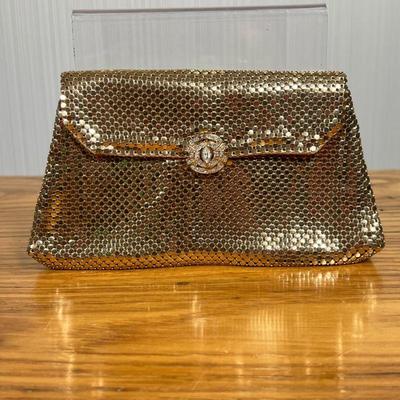 WHITING & DAVIS EVENING CLUTCH | Vintage Gold toned mesh purse with small square mirror. - l. 7 x w. 4 in

