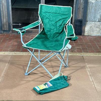 FOLDING CAMPING ARM CHAIR | Deluxe armchair with cup holder in arm. - l. 33 x w. 22 x h. 36 in

